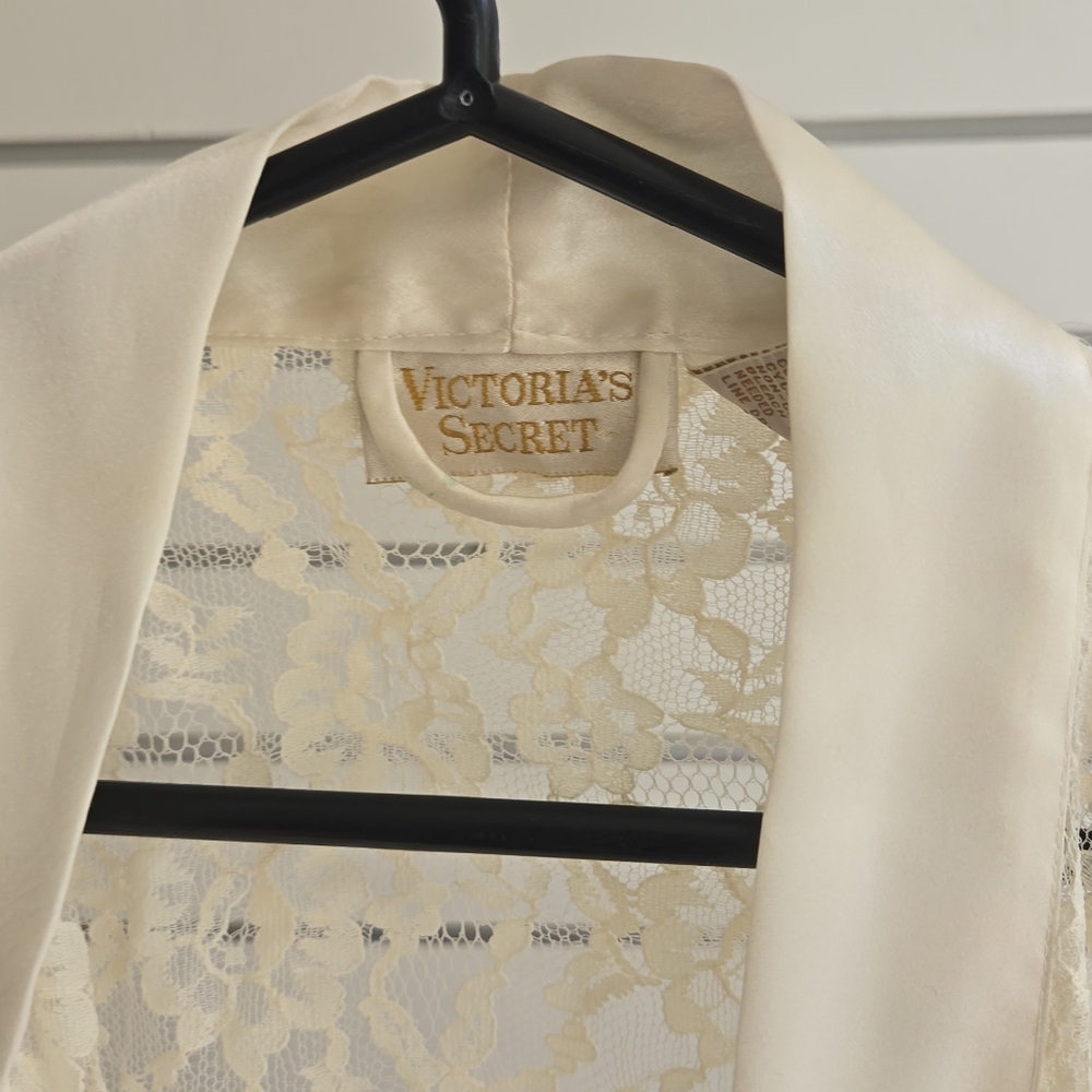 Victoria's Secret Vintage Gold Label Elegant Cream Lace Robe Satin Feminine O/S - Picture 5 of 5
